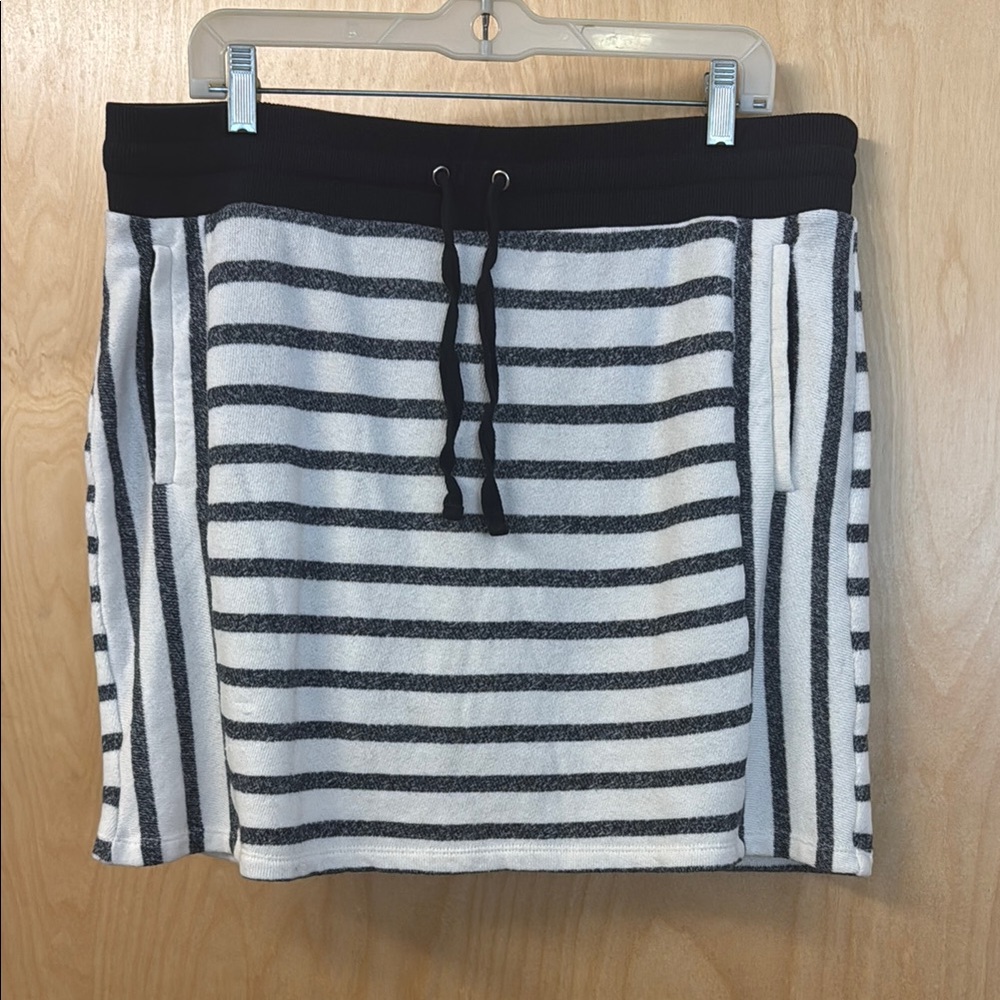 JONES New York blue and white striped skort. In perfect condition, no flaws. XL